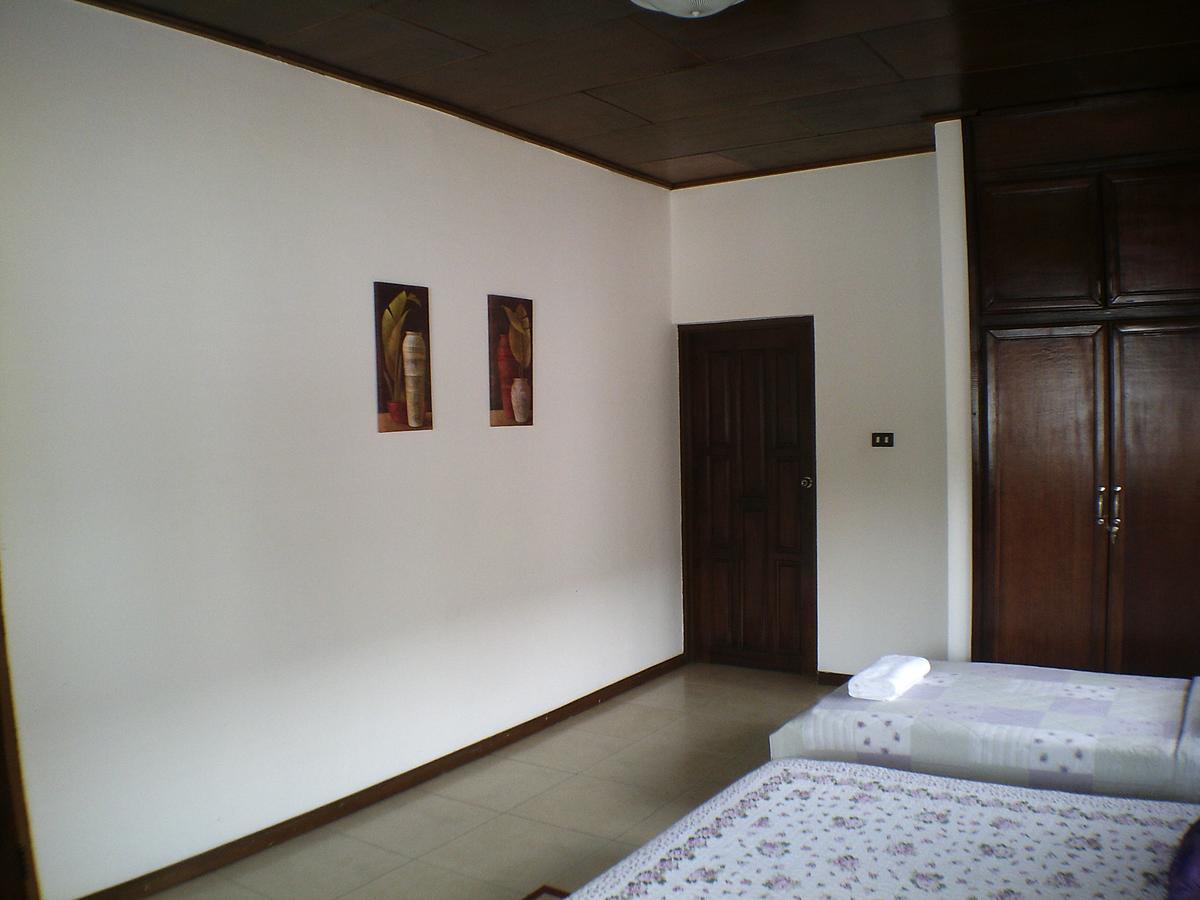 Lavender Lodge Hotel Acra Exterior foto